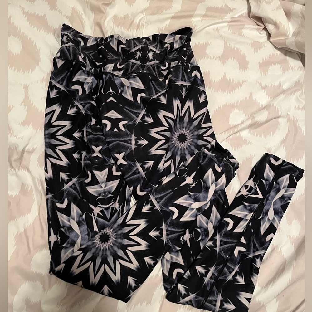 Wolven Threads Reversable 2 Way Leggings Size Large